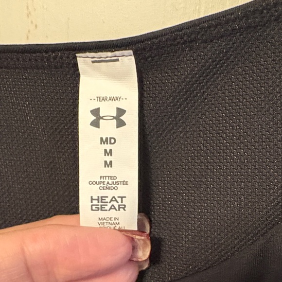 Net Under  Armour Women's Sleek Black Tank Top - Picture 2 of 5